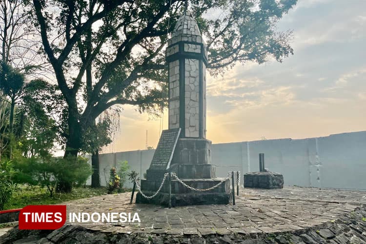 Monumen Potlot Blitar dan Jejak Pengibaran Merah Putih yang Pertama